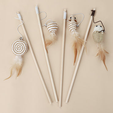 Katzenangel Federn, Holzstange in der Hand, Baumwolle und Leinen mit Glöckchen, Interaktion im Innenbereich