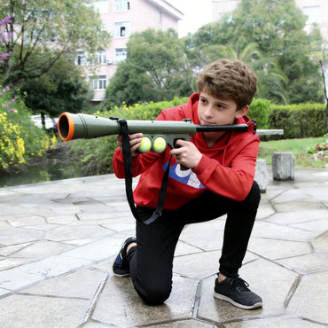 Hund Spielzeug, Interaktiver Grüner Tennisballwerfer Aus ABS, Inkl. 2 Bällen, Praktisches Wurfspielzeug Mit Umhängegurt