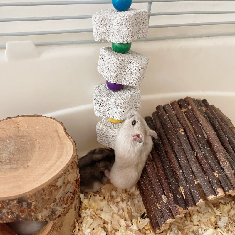 Spielzeug Meerschweinchenn, Schleifstein-Saitenseil, Mineralstein & Holzblock, Kauspielzeug mit Glöckchen, Zahnpflege für Nager