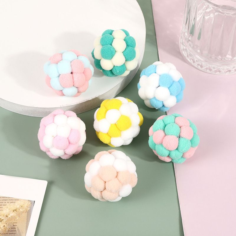 Spielzeug Katze, Plüschball mit Glocke, Elastisch, Aufmerksamkeitserregend und Süß, Farben Zufällig (2 Stück)