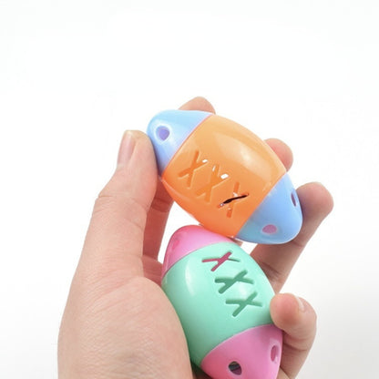 Katzen Spielzeug, Fische für Katzen, Fischförmiger Fußball mit Klingelton, Ideal für Kätzchen zum Spielen, Farben Zufällig