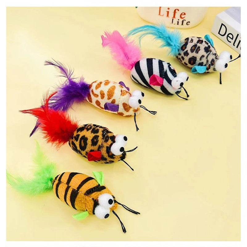 Kuscheltier Katze, Plüschmaus mit großen Augen, Fünffarbige Schwanzfedern & Katzenminze für Spiel und Spaß, Fünferpack