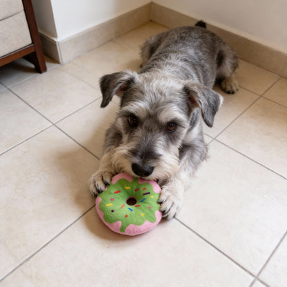 Kuscheltier für den Hund, Plüsch Donut mit Quietscher, robustes Hundspielzeug, in 4 Farben erhältlich (1 Stück)