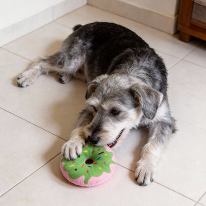 Kuscheltier für den Hund, Plüsch Donut mit Quietscher, robustes Hundspielzeug, in 4 Farben erhältlich (1 Stück)