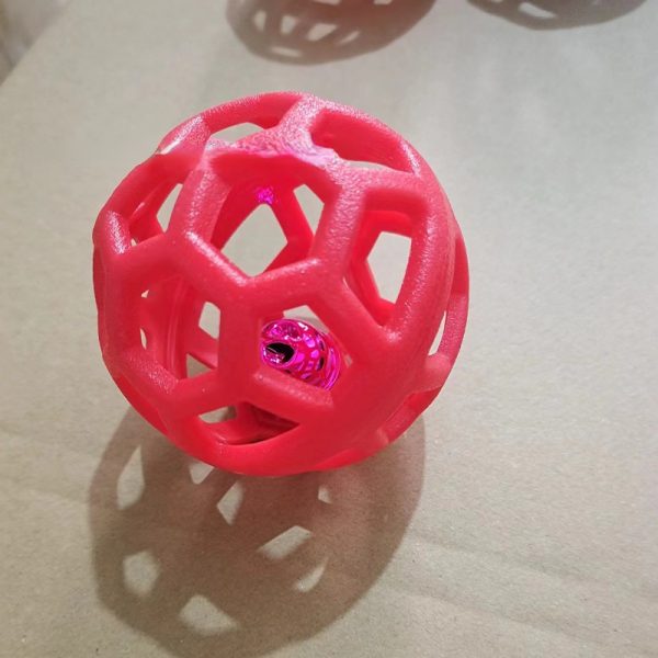 Hundespielzeug Bälle, Interaktives Hundespielzeug mit Hohldesign, mit integriertem Glöckchen, robust (1 Stück) – Bild 4