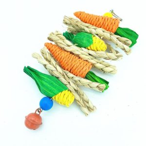 Spielzeug für Meerschweinchen, Süße, handgefertigtes Gras-Karotten-Spielzeug mit Glocken für Meerschweinchen und Kaninchen, Zwei Varianten verfügbar