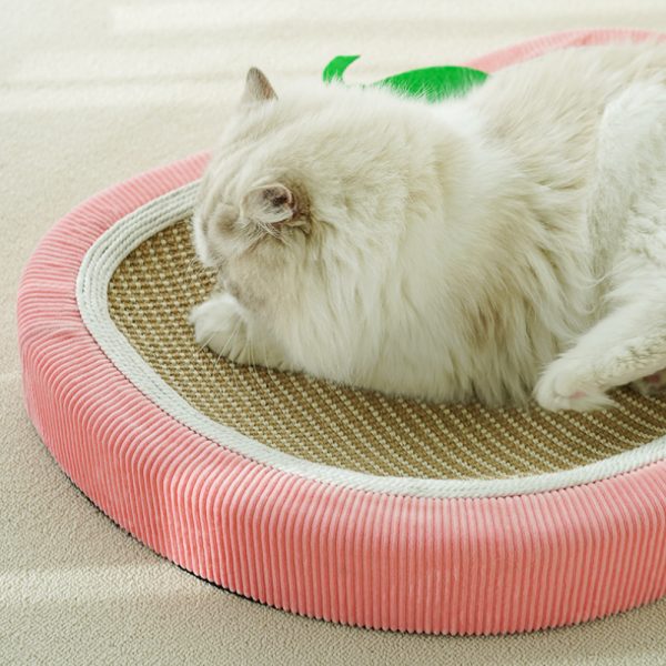 Kratzbrett Katze, Erdbeer-Sisalmatte Katzenbett mit Plüschbällen, Gebogenes Design, einen komfortablen Ort zum Kratzen & Ruhen – Bild 6