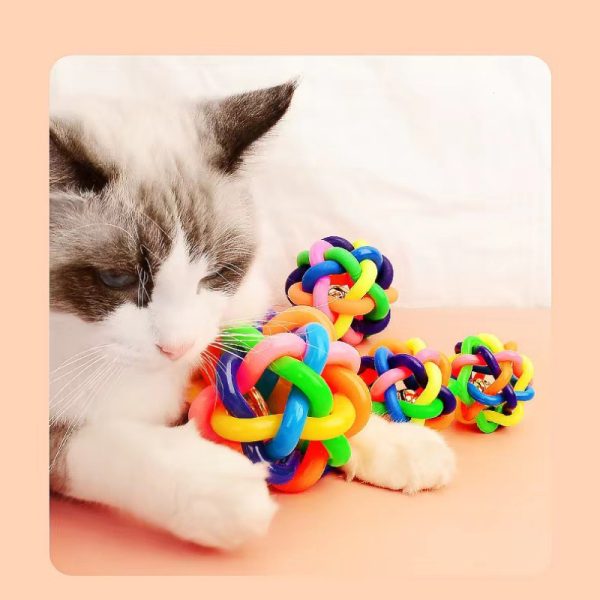 Katzenspielzeug, Interaktive 9 cm Buntes Hohl Katzenball Eingebaute Klingel für alle Katzenliebhaber & Spielen – Bild 4