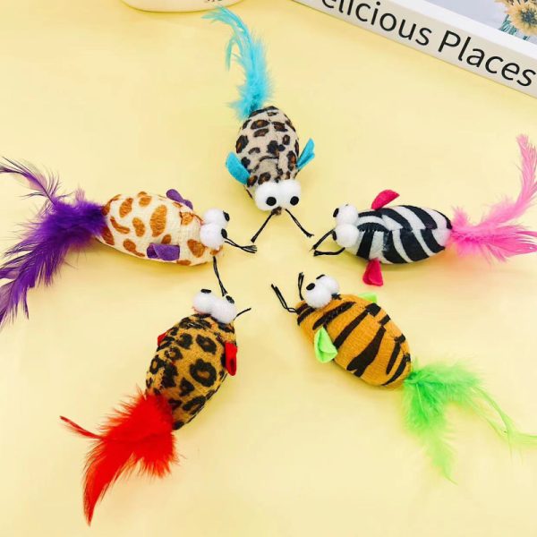 Kuscheltier Katze, Plüschmaus mit großen Augen, Fünffarbige Schwanzfedern & Katzenminze für Spiel und Spaß, Fünferpack – Bild 7