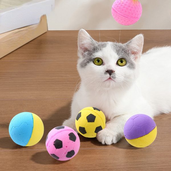 Katze Spielzeug, Katzenball, 4,5 cm Latex Schaumstoff Fußball, Interaktives Spielzeug für Katzen, 2er Set in zufälligen Farben – Bild 4