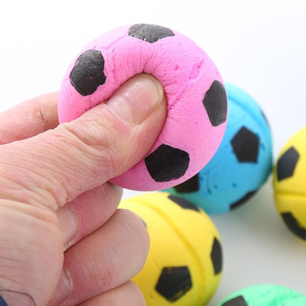 Katze Spielzeug, Katzenball, 4,5 cm Latex Schaumstoff Fußball, Interaktives Spielzeug für Katzen, 2er Set in zufälligen Farben – Bild 3