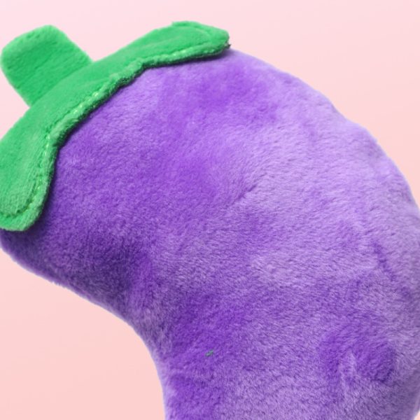 Hund Kuscheltiere, Simulation Cartoon Aubergine mit integrierter Quietschfunktion, bissfester Stoff, Kauspielzeug für Hunde – Bild 5