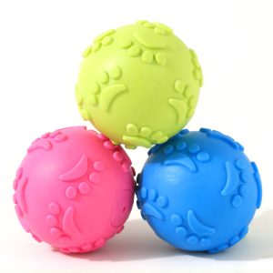 Spielzeug für den Hund, Interaktives TRP Hundeball mit quietschen, weich & elastisch, Kauspielzeug Hund, Drei Farben, 6cm